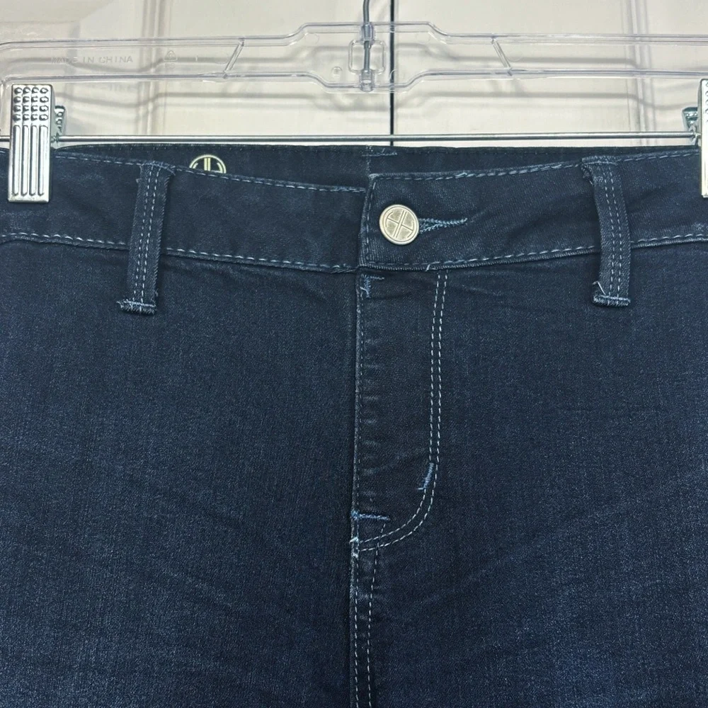 Hot in Hollywood Dark Denim Malibu Knee Grazer Pull-On Shorts 1X
